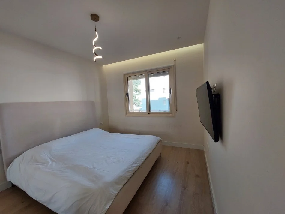 Vlore, shitet apartament 2+1 Kati 6, 116 m² 185.000 € (Rruga Murat Tërbaçi)