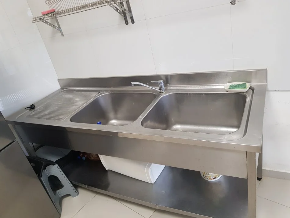 Tirane, shes Pajisje per restorant ose piceri te perdorura ne gjendje te mir 900 €