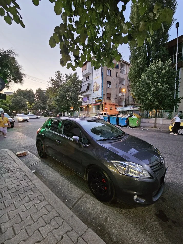 Tirane, shes makine Toyota Auris 2012 1.4 nafte 6200€ Okazion Nafte, gri e erret manuale Kondicioner 205.000 km 6.200 €