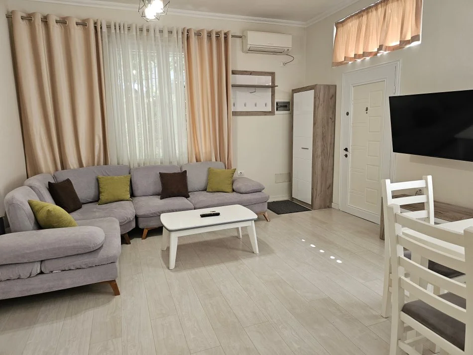 Tirane, jepet me qera apartament 1+1 Kati 1, 55 m² 450 € (Eduard Mano)