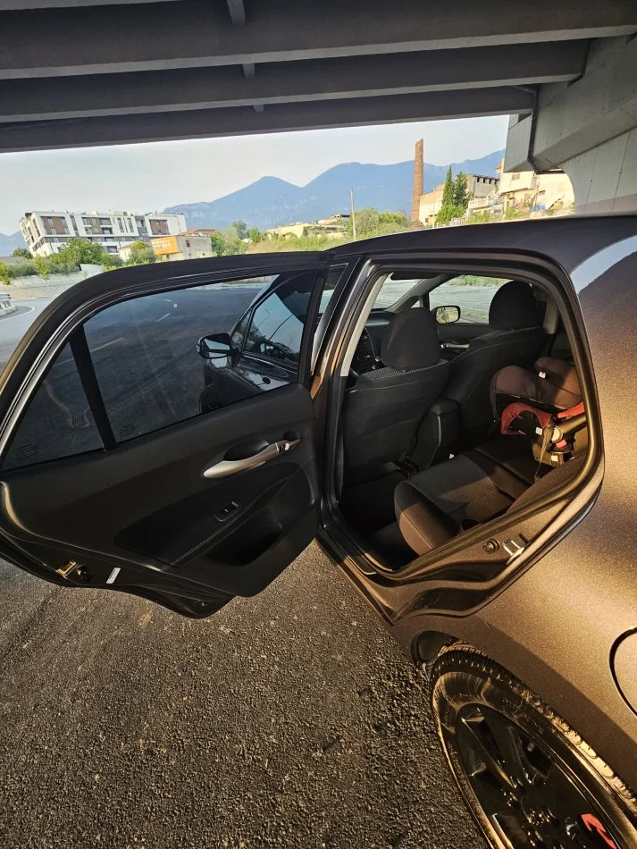 Tirane, shes makine Toyota Auris 2012 1.4 nafte 6200€ Okazion Nafte, gri e erret manuale Kondicioner 205.000 km 6.200 €