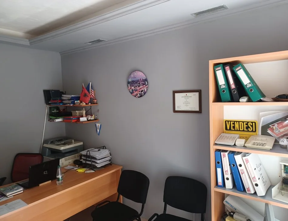 Dyqan (zyre) +Apartament