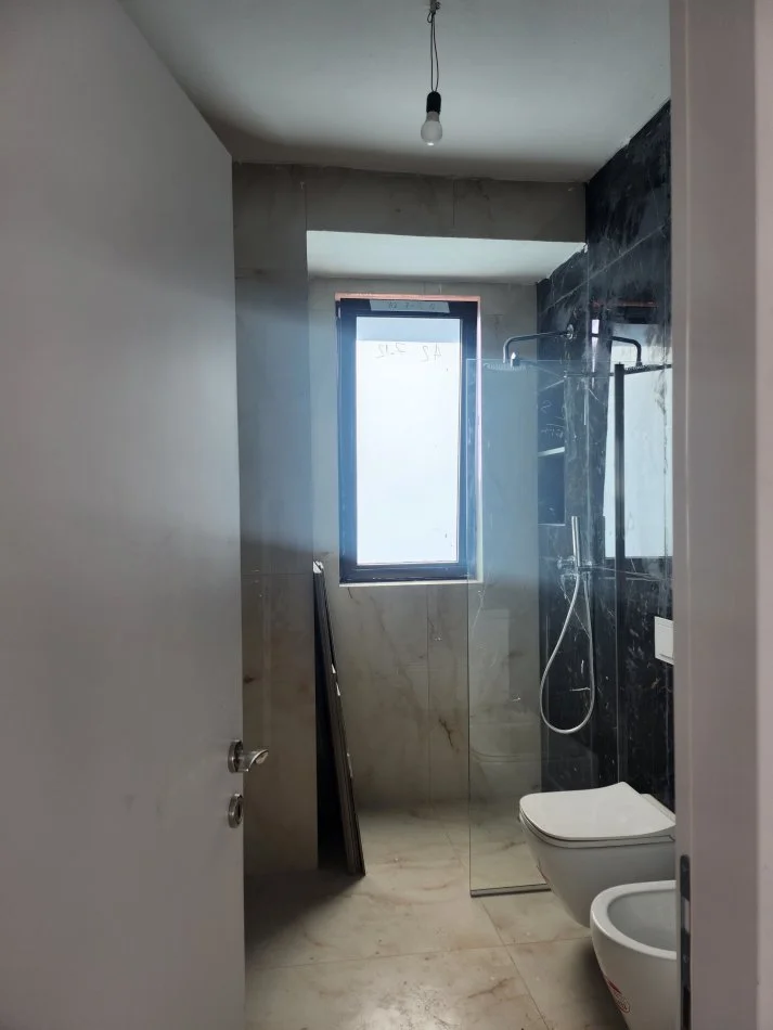 Jepet me qIra apartament 2+1 per zyra 1.300 € (Myslym Shyri)