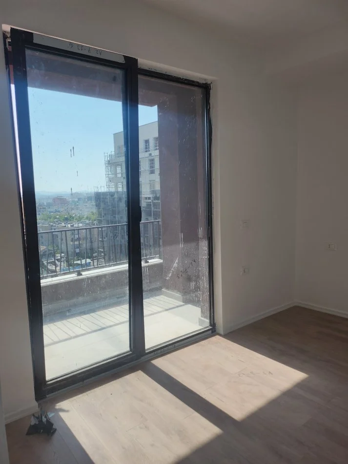 Jepet me qIra apartament 2+1 per zyra 1.300 € (Myslym Shyri)