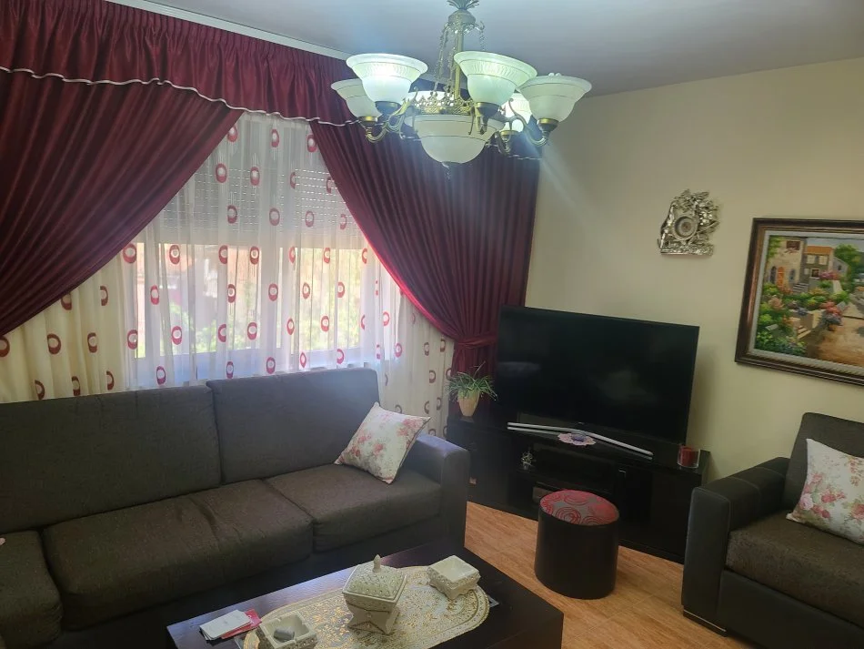 Tirane, jepet me qera apartament 2+1+Ballkon Kati 3, 84 m² 602 € (Pazar i ri)