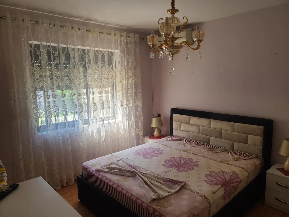 Tirane, jepet me qera apartament 2+1+Ballkon Kati 3, 84 m² 602 € (Pazar i ri)