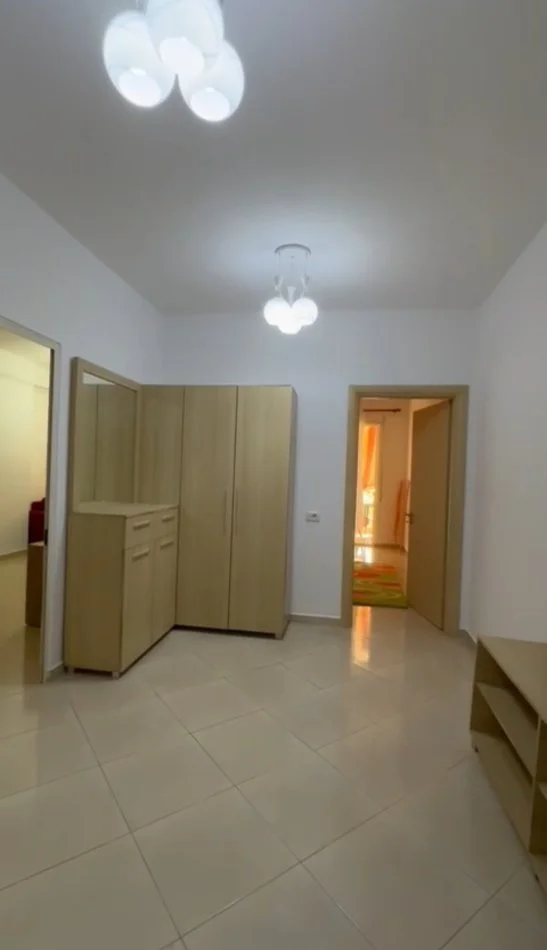 Tirane, jepet me qera apartament 2+1+Aneks+Ballkon Kati 2, 95 m² 450 € 