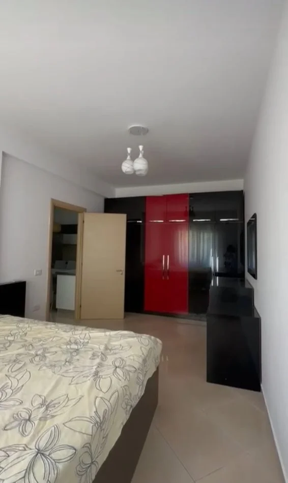 Tirane, jepet me qera apartament 2+1+Aneks+Ballkon Kati 2, 95 m² 450 € 
