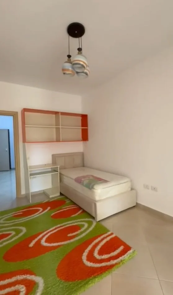 Tirane, jepet me qera apartament 2+1+Aneks+Ballkon Kati 2, 95 m² 450 € 