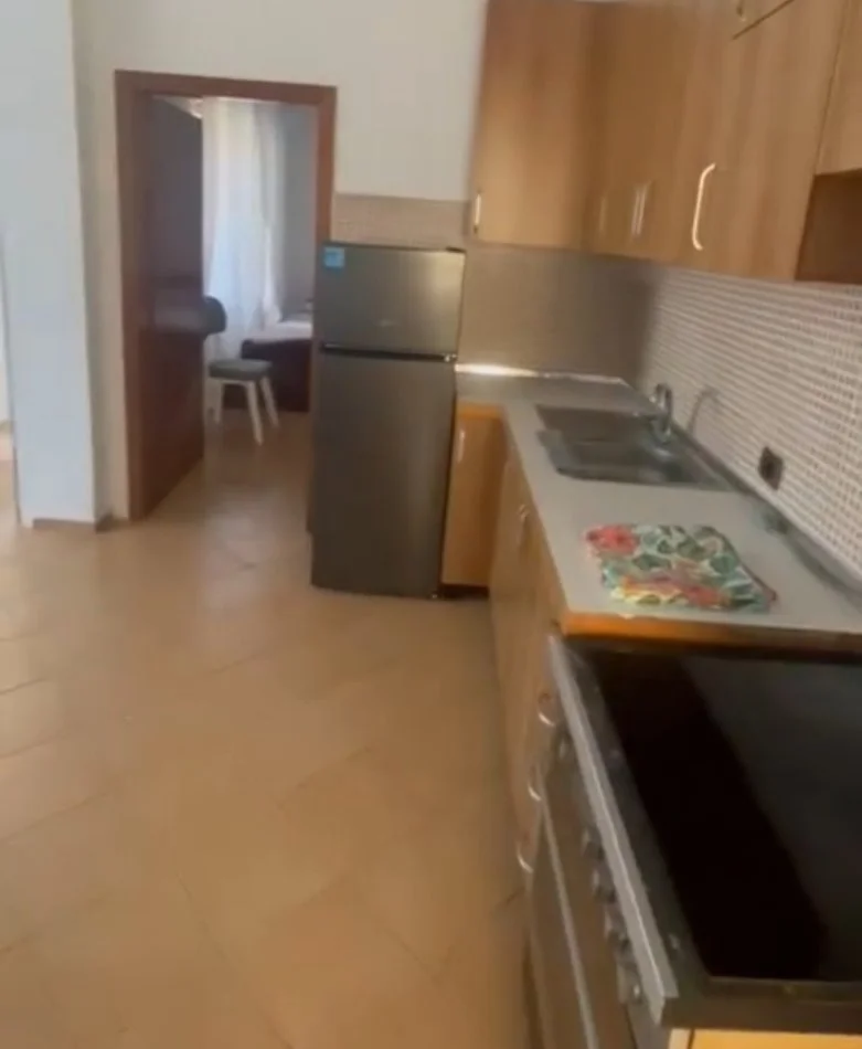 Tirane, jepet me qera apartament 1+1+Ballkon Kati 2, 72 m² 350 € 