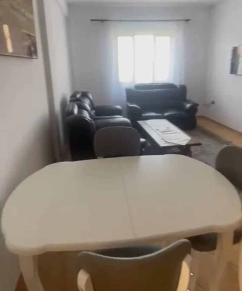 Tirane, jepet me qera apartament 1+1+Ballkon Kati 2, 72 m² 350 € 