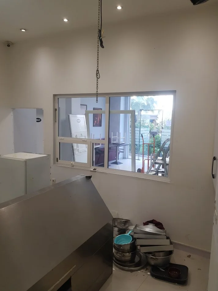 Tirane, jepet me qera ambjent biznesi Kati 0, 55 m² 430 € (Frosina plaku)