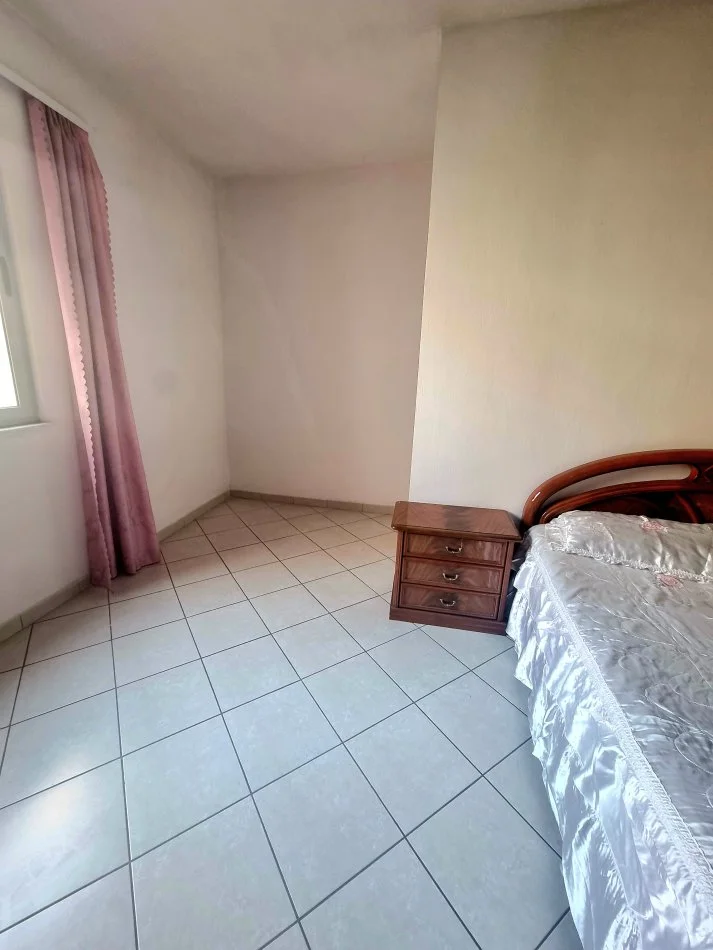 Tirane, shes apartament 2+1+Ballkon Kati 3, 87 m² 127.000 € (Yzberisht, buze rruge kryesore.)