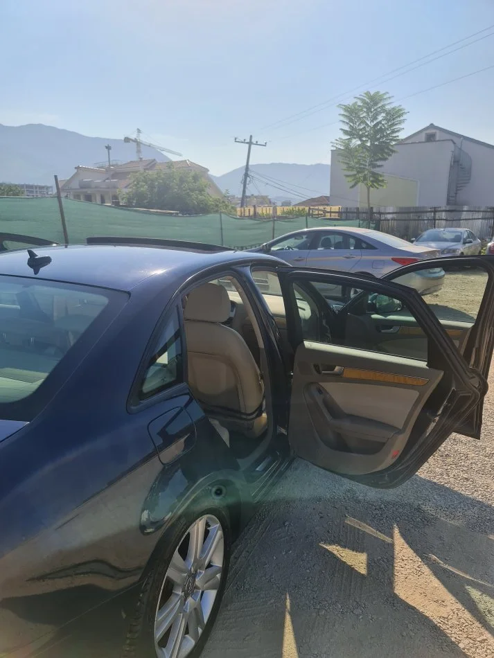 Tirane, shes makine Audi A4 Benzin+Gaz, blu e errët automatik Klima 280 km 5.500 €