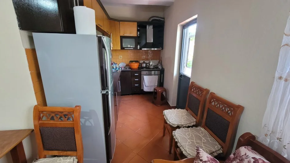 Tirane, shitet shtepi 1 Katshe Kati 1, 271 m² 175.000 € (Unaza e madhe)