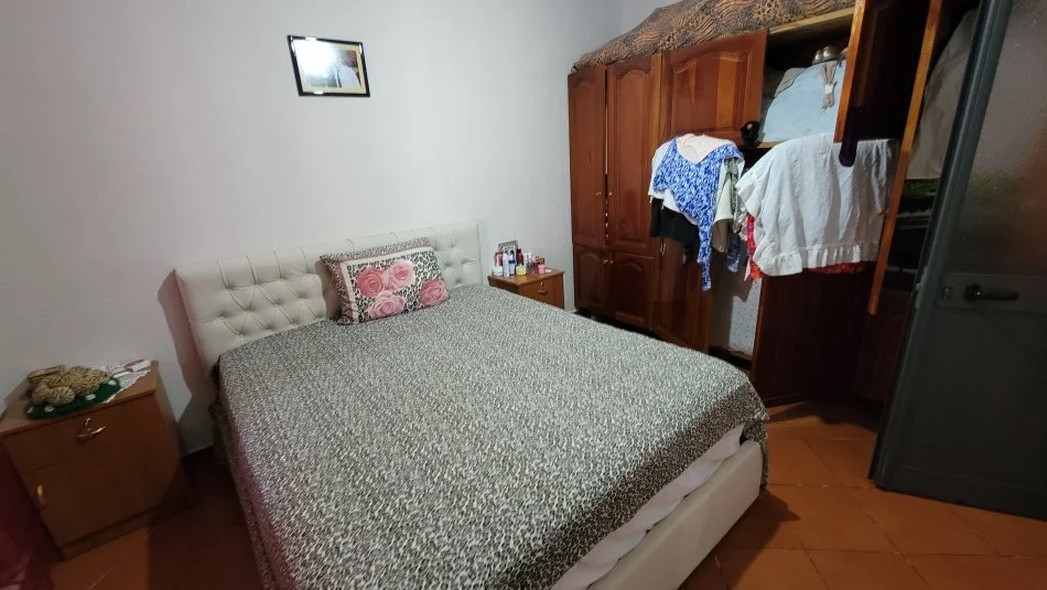 Tirane, shitet shtepi 1 Katshe Kati 1, 271 m² 175.000 € (Unaza e madhe)