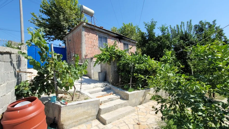 Tirane, shitet shtepi 1 Katshe Kati 1, 271 m² 175.000 € (Unaza e madhe)