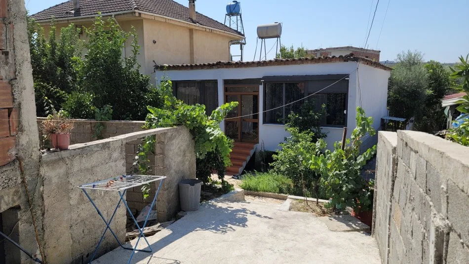 Tirane, shitet shtepi 1 Katshe Kati 1, 271 m² 175.000 € (Unaza e madhe)