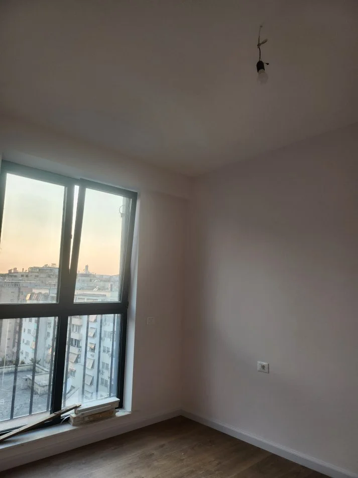 Tirane, jepet me qera ambjent biznesi Kati 2, 800 € (Kompleksi Dinamo)