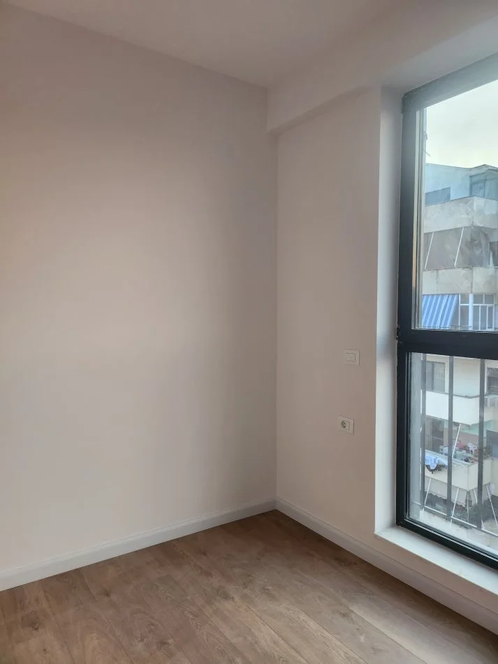 Tirane, jepet me qera apartament 3+1 Kati 4, 1.200 €