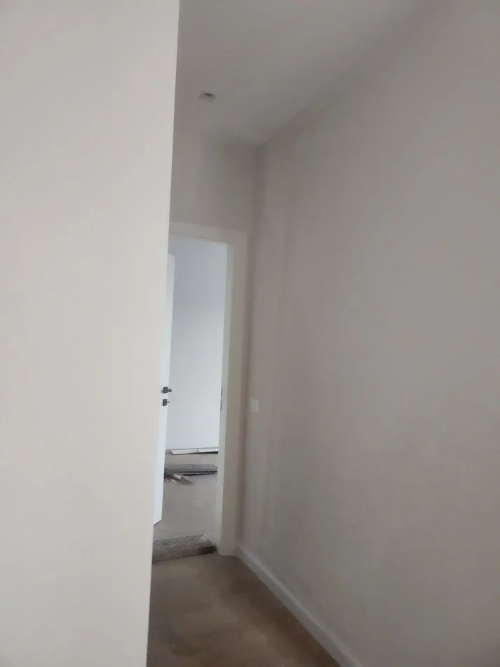 Tirane, jepet me qera apartament 3+1 Kati 4, 1.200 €