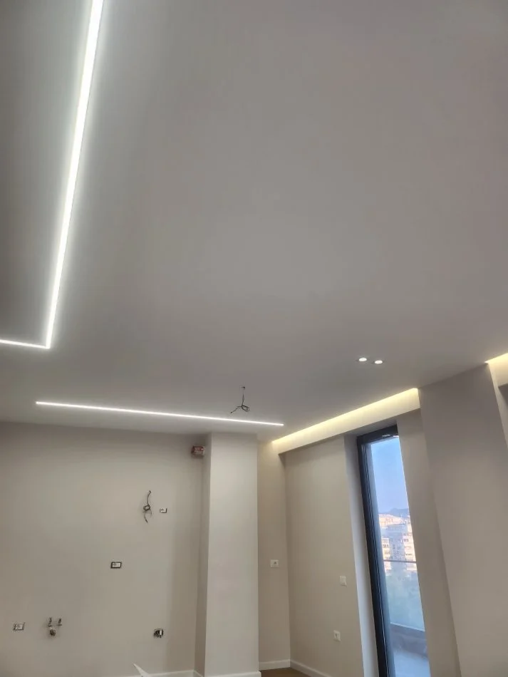 Tirane, jepet me qera apartament 3+1 Kati 4, 1.200 €