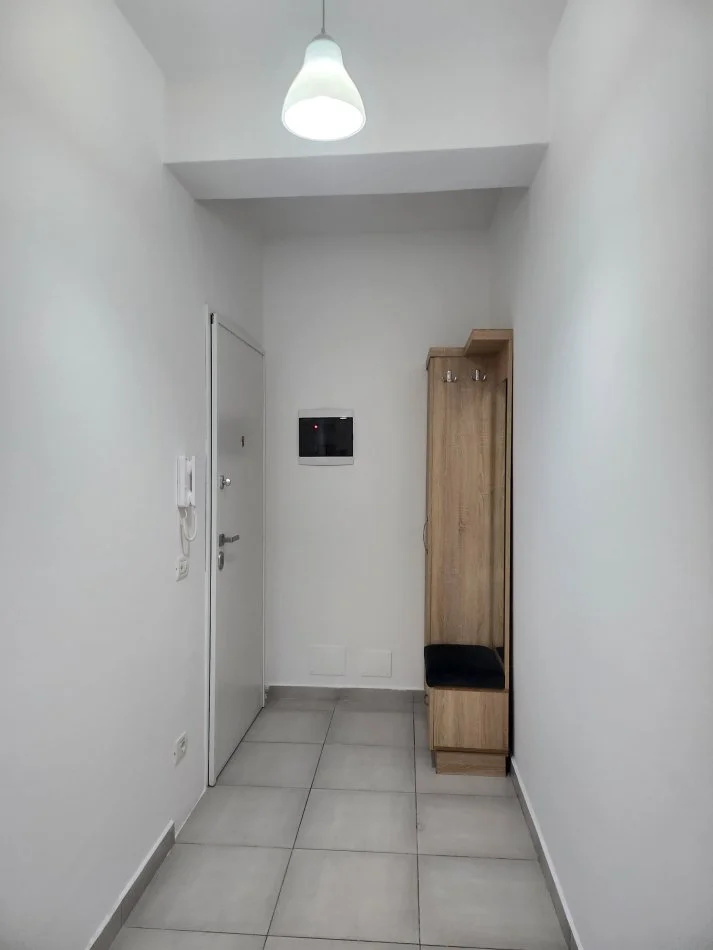 Tirane, jepet me qera apartament 90m² ne afersi te kristalit  450 € (Kristal)