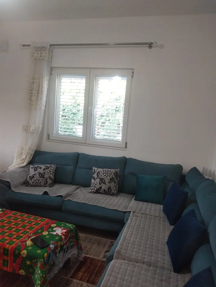 Tirane, shitet shtepi 1 katëshe  3+1 me  145 m² ndërtim dhe 500 m2 truall= 140.000 € (Kamez)