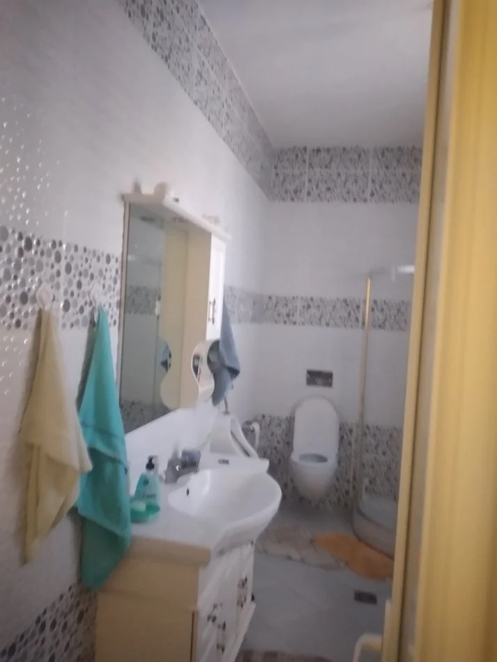 Tirane, shitet shtepi 1 katëshe  3+1 me  145 m² ndërtim dhe 500 m2 truall= 140.000 € (Kamez)