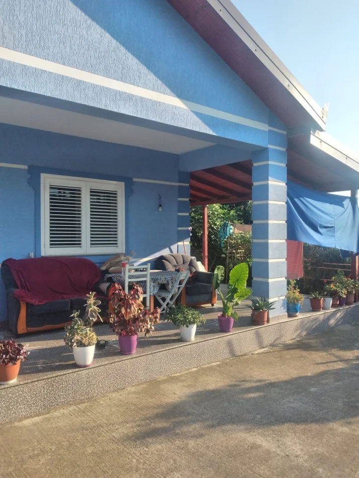 Tirane, shitet shtepi 1 katëshe  3+1 me  145 m² ndërtim dhe 500 m2 truall= 140.000 € (Kamez)