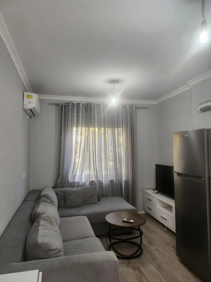 Shqiperi, jepet me qera apartament 2+1 Kati 5, 70 m² 600 € (Rr.Elbasanit)