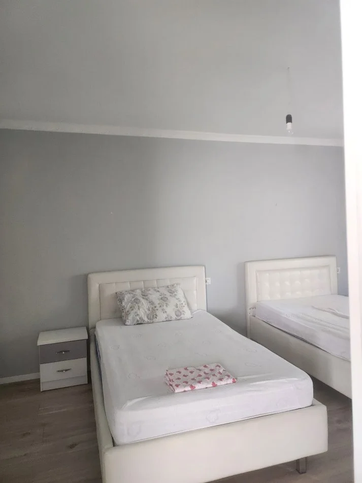 Shqiperi, jepet me qera apartament 2+1 Kati 5, 70 m² 600 € (Rr.Elbasanit)