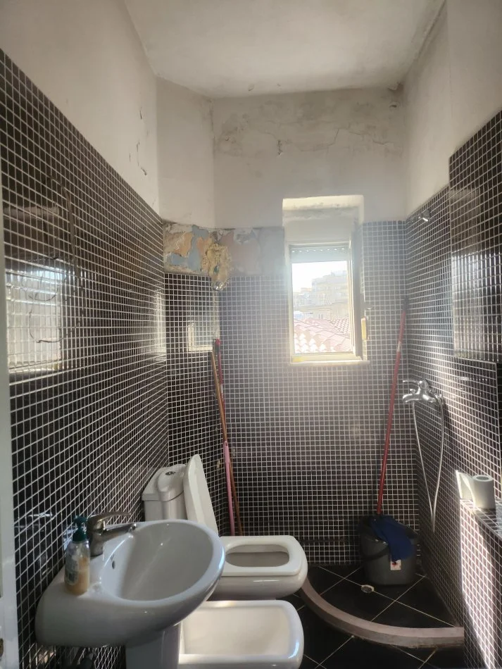 Shqiperi, jepet me qera apartament 2+1 Kati 5, 70 m² 600 € (Rr.Elbasanit)