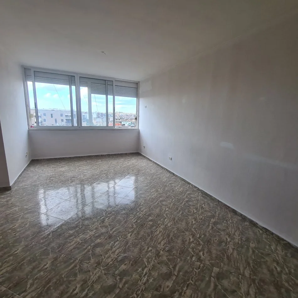 Tirane, jap me qera apartament 2+1+Ballkon Kati 6, 90 m² 400 € (Rruga Xhanfize Keko)