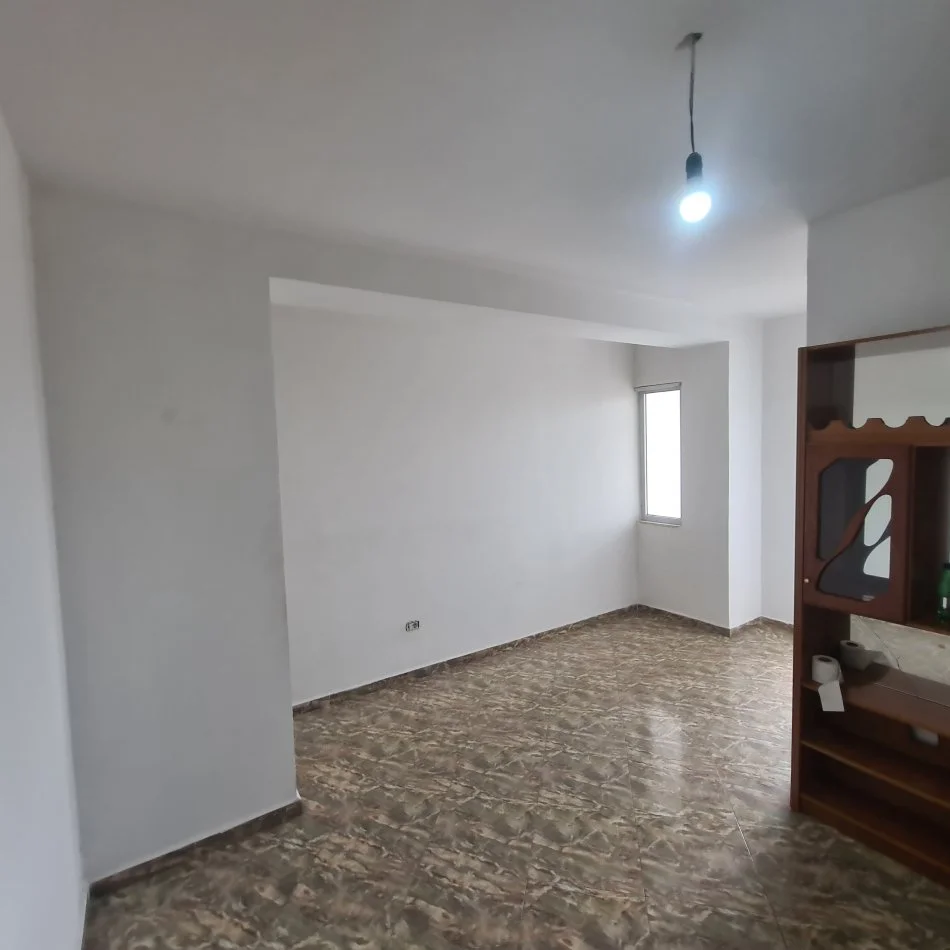 Tirane, jap me qera apartament 2+1+Ballkon Kati 6, 90 m² 400 € (Rruga Xhanfize Keko)