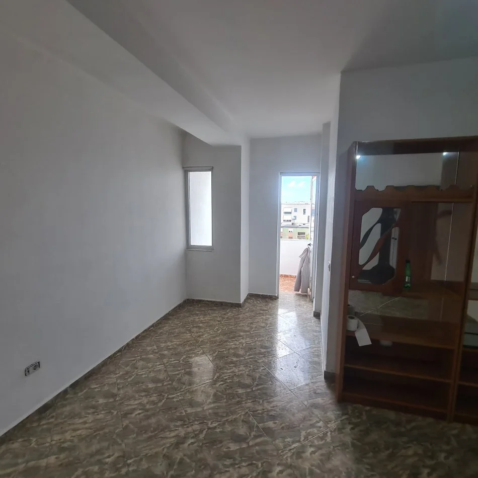 Tirane, jap me qera apartament 2+1+Ballkon Kati 6, 90 m² 400 € (Rruga Xhanfize Keko)