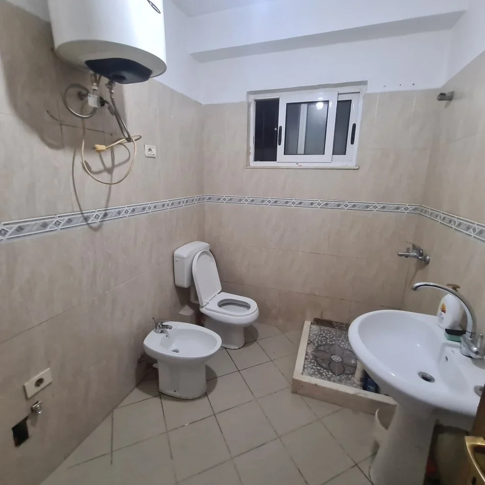 Tirane, jap me qera apartament 2+1+Ballkon Kati 6, 90 m² 400 € (Rruga Xhanfize Keko)
