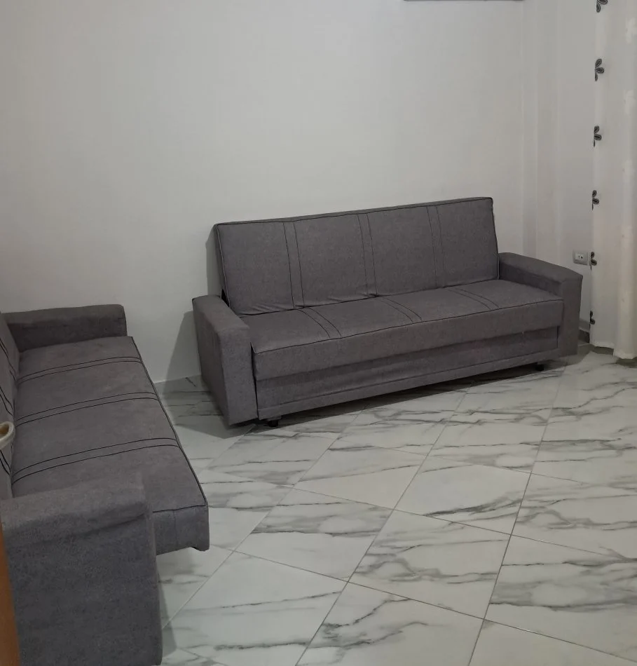 Tirane, jepet me qera apartament 1+1 Kati 4, 60 m² (Mbrapa Lavazh 007,Fundi Rruges Jordan Misja)