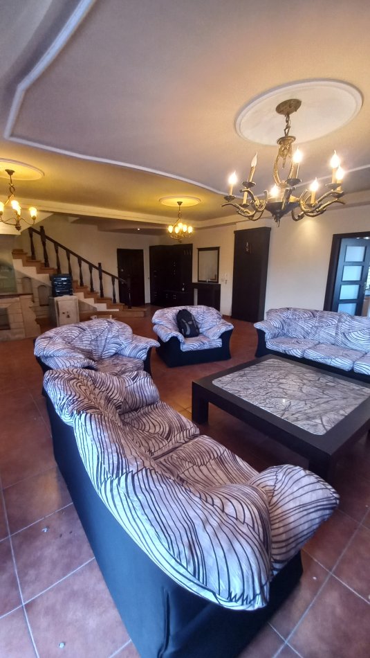 Tirane, jepet me qera apartament duplex 3+1 Kati 10, 150 m² (komuna e parisit)