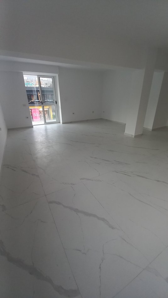 Tirane, jepet me qera ambjent biznesi Kati 1, 45 m² 800 € (sheshi willson)