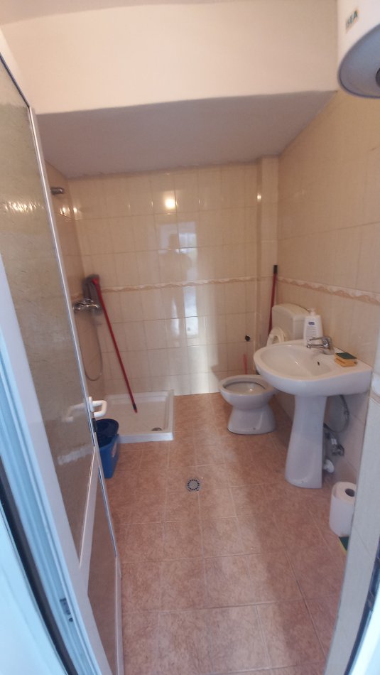 Tirane, jepet me qera ambjent biznesi Kati 1, 45 m² 800 € (sheshi willson)