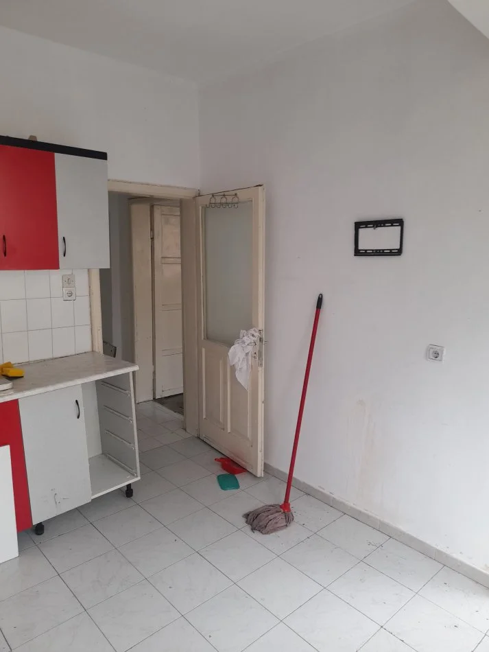 Tirane, jap me qera apartament duplex 1+1+Ballkon Kati 3, 50 m² 280 € (Jan Kukuzeli)