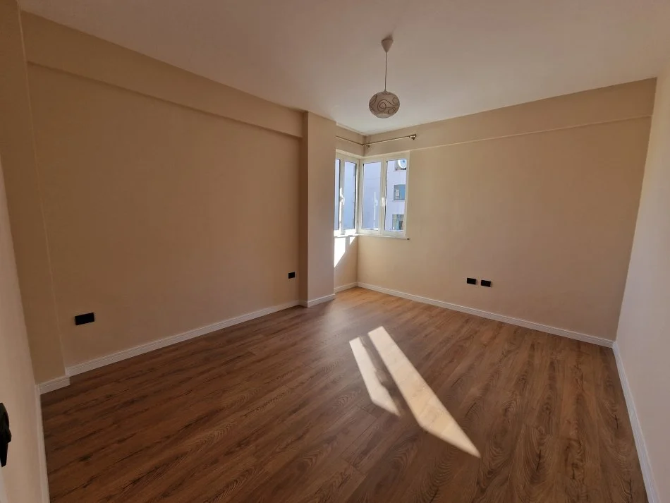 Tirane, jepet me qera apartament 2+1+Aneks+Ballkon Kati 5, 85 m² 700 € (Bulevardi Zogu i Parë)