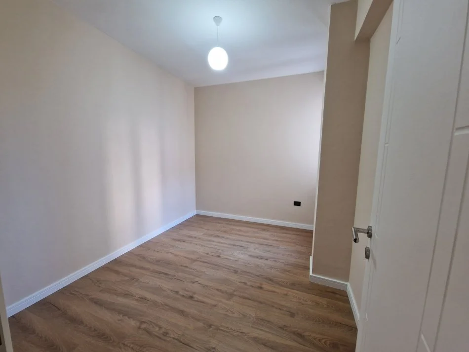 Tirane, jepet me qera apartament 2+1+Aneks+Ballkon Kati 5, 85 m² 700 € (Bulevardi Zogu i Parë)