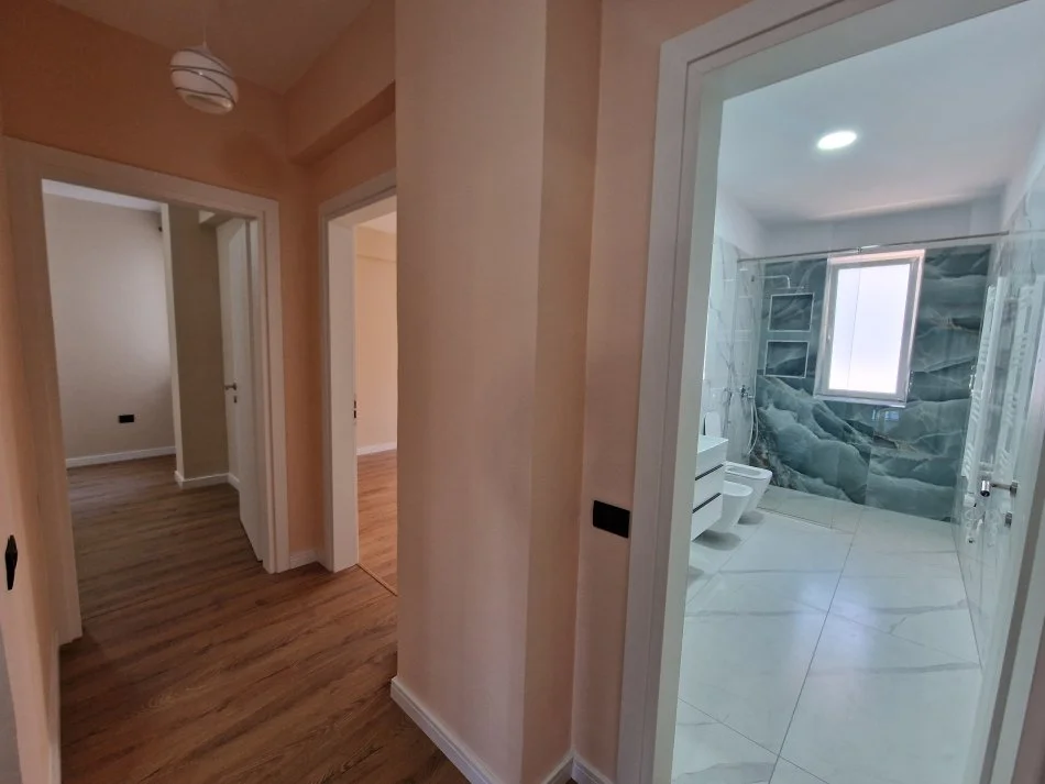 Tirane, jepet me qera apartament 2+1+Aneks+Ballkon Kati 5, 85 m² 700 € (Bulevardi Zogu i Parë)