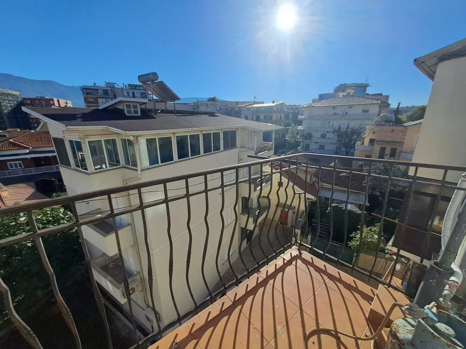 Tirane, Apartament 3+1 per shitje  Kati 5, 113 m² 125.000 € (Rruga Pjeter Budi)