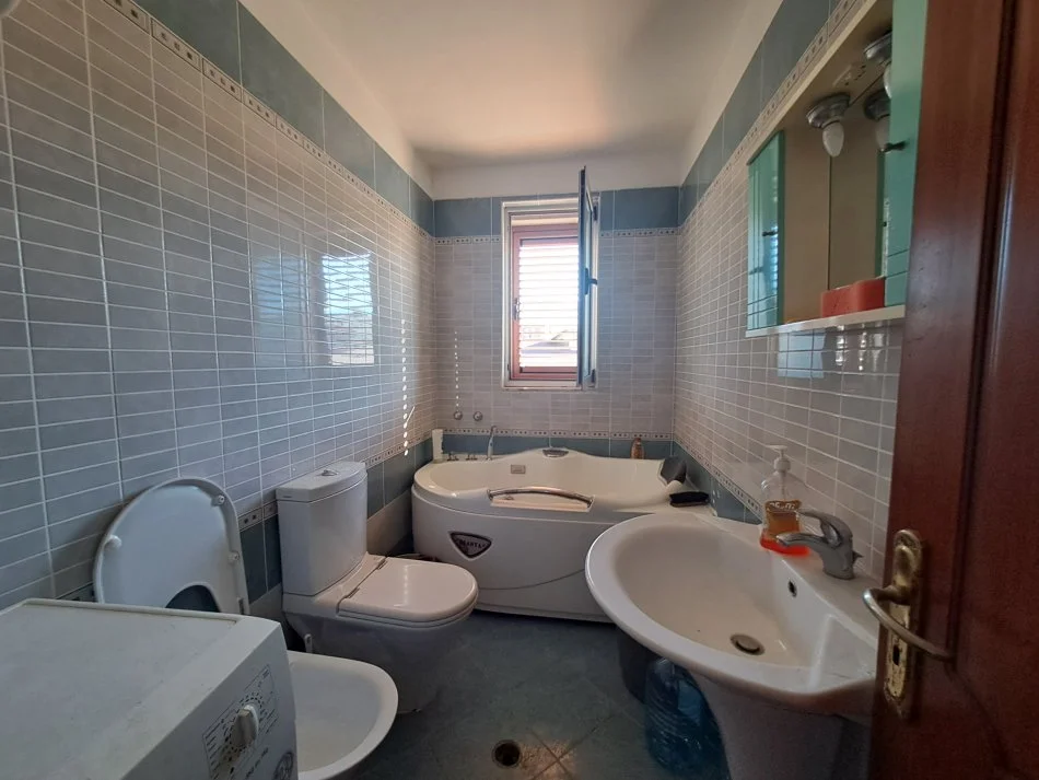 Tirane, Apartament 3+1 per shitje  Kati 5, 113 m² 125.000 € (Rruga Pjeter Budi)