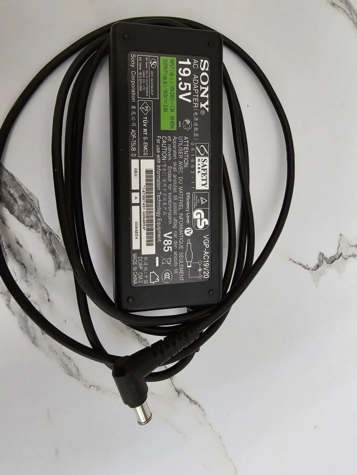 Tirane, Shes Karikues Sony 19.5V 3.9A AC