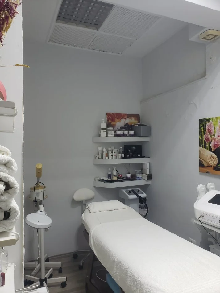 Tirane, jepet me qera ambjent biznesi Kati 2, 22 m² 250 € (Bulevardi Gjergj Fishta)