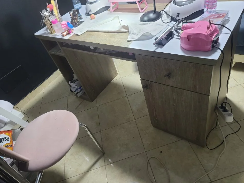 Tirane, shes Set salloni 540 €